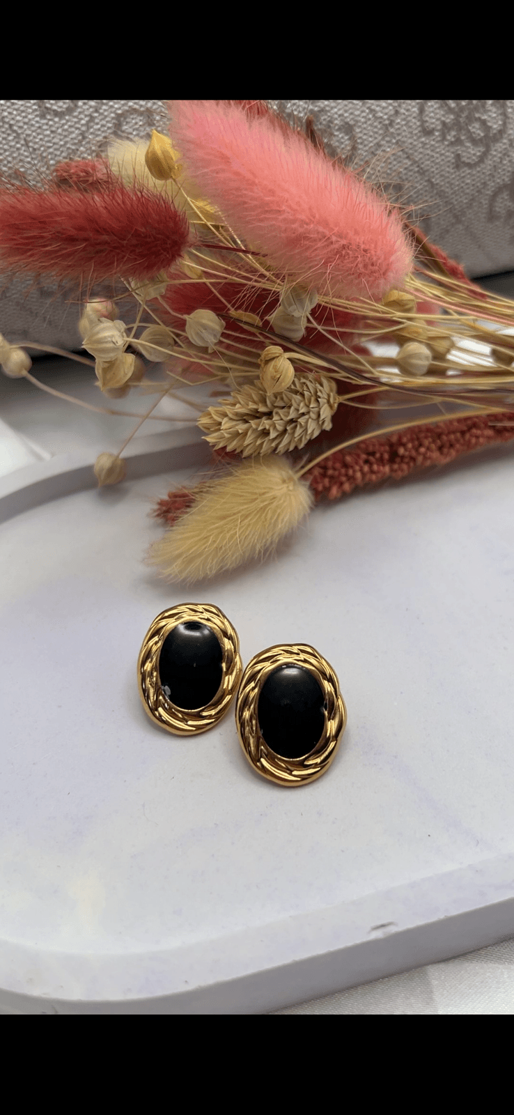 Noir Oval Earrings