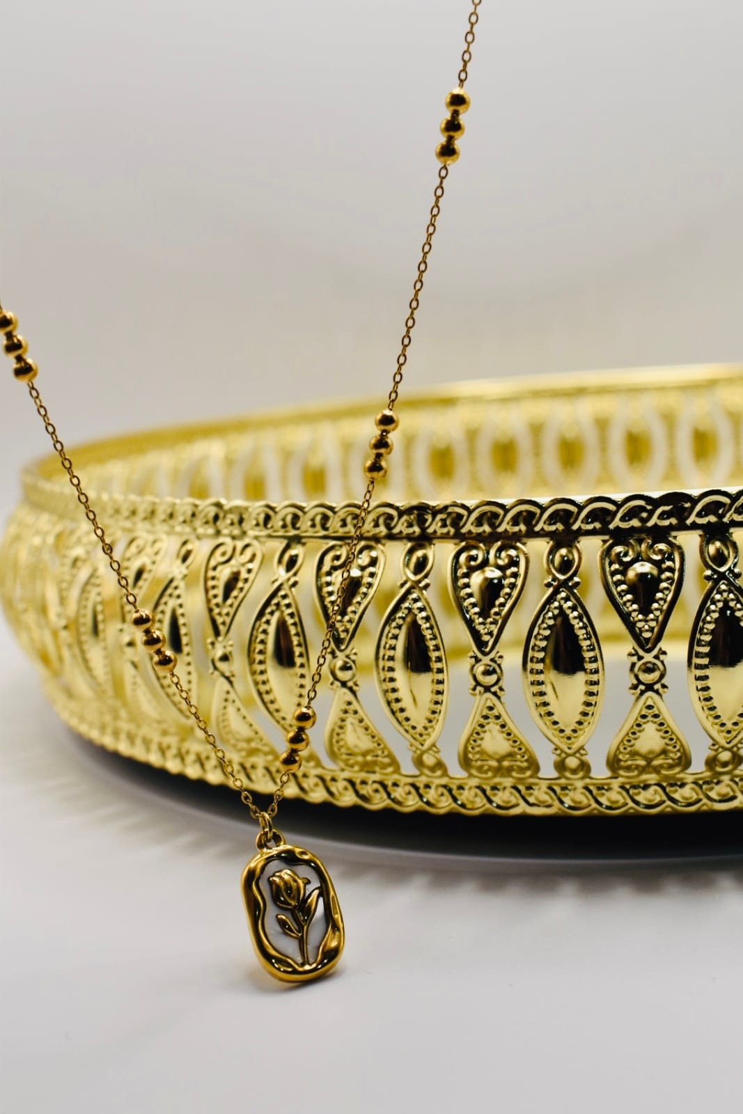 Floral Oval Pendant Necklace
