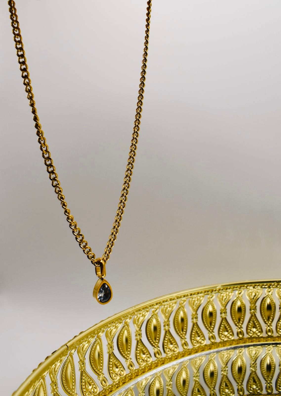 Gold Teardrop Pendant Necklace